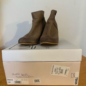 bp Women's Grey Leather Ankle Boots